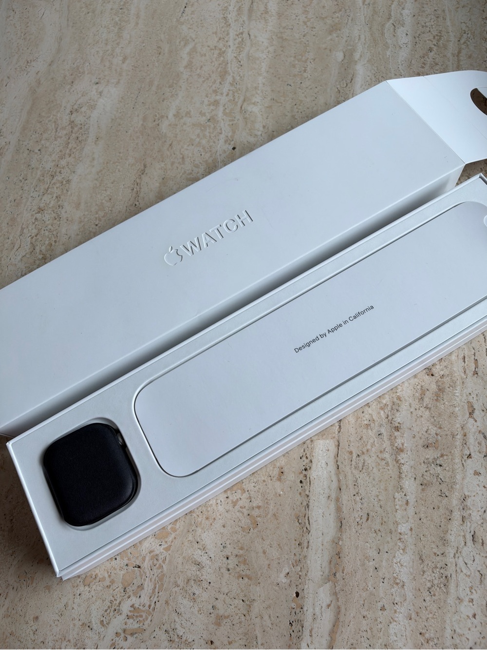 Apple Watch Series 10. 42mm. Starlight (silver case)